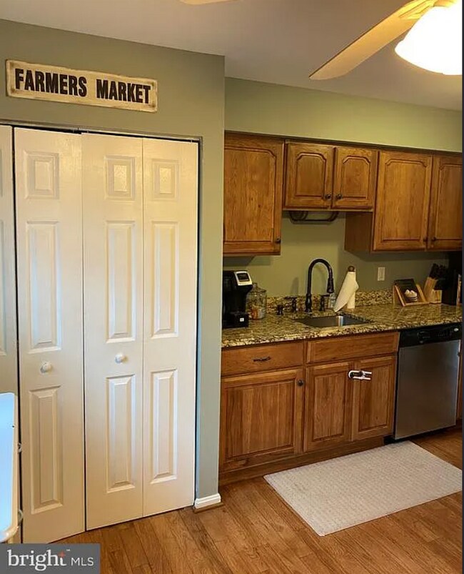 Foto del edificio - 17570 Macduff Ave