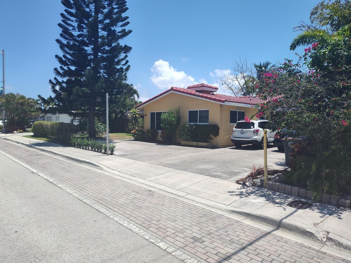 Foto principal - 2210 NE 36th St