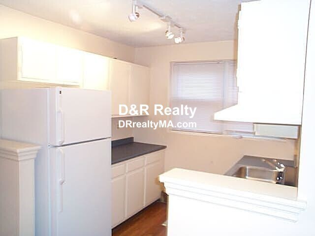 Primary Photo - 402 Highland Ave