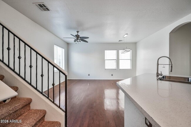 Building Photo - 933 W Aspen Way