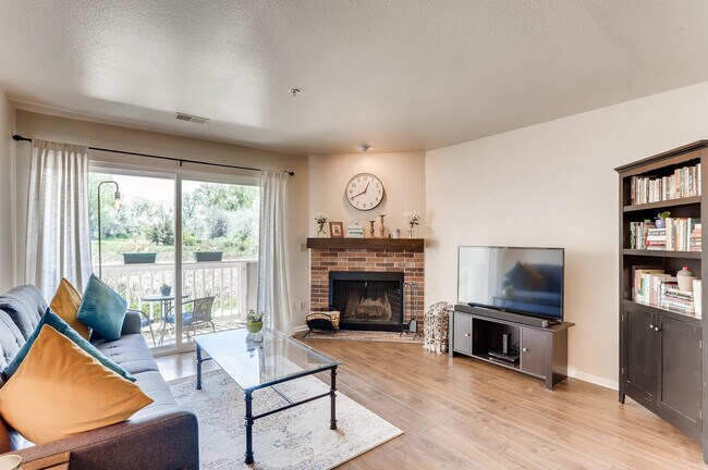 Foto del edificio - 4975 Twin Lakes Rd