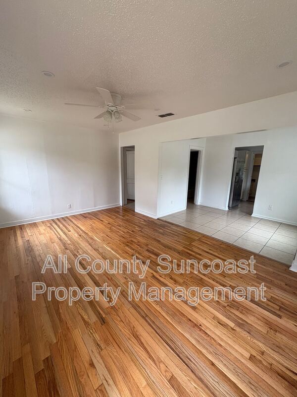 Foto del edificio - 1017 N Young St
