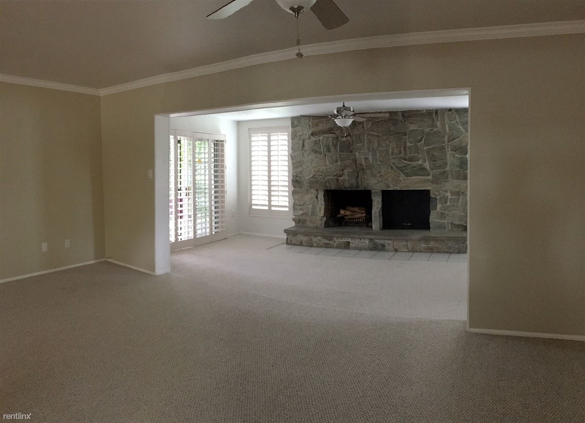 Primary Photo - 2514 E Highland Ave
