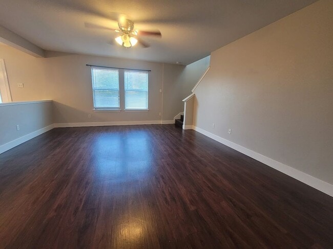 Foto del edificio - 4402 King's Canyon Dr