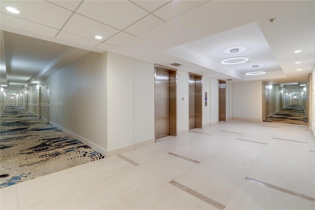 Foto del edificio - 3001 S Ocean Dr