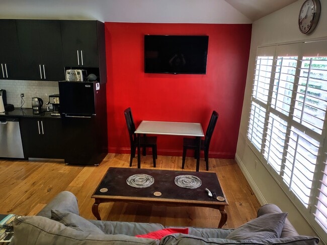 Building Photo - 15157 Hamlin St