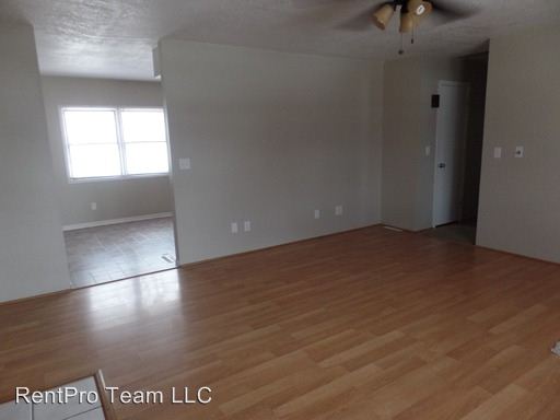 Foto del edificio - 2525 Crestview Dr