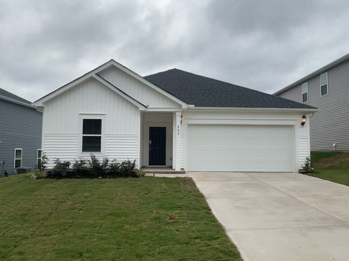 Foto principal - 802 Treeline Rd