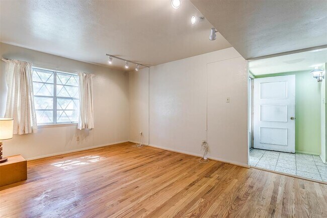 Building Photo - 716 Williams Way