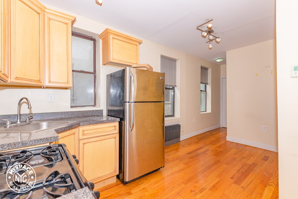 Foto principal - 707 Sterling Pl
