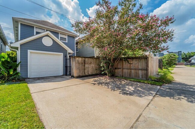 Garage (extra pad for parking under Crepe Myrtle tree - 1206 Cleveland St