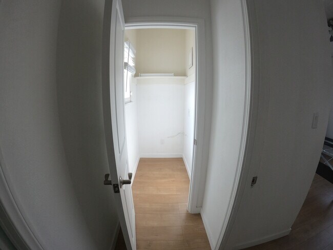 Foto del edificio - 7465 Oakwood Ave