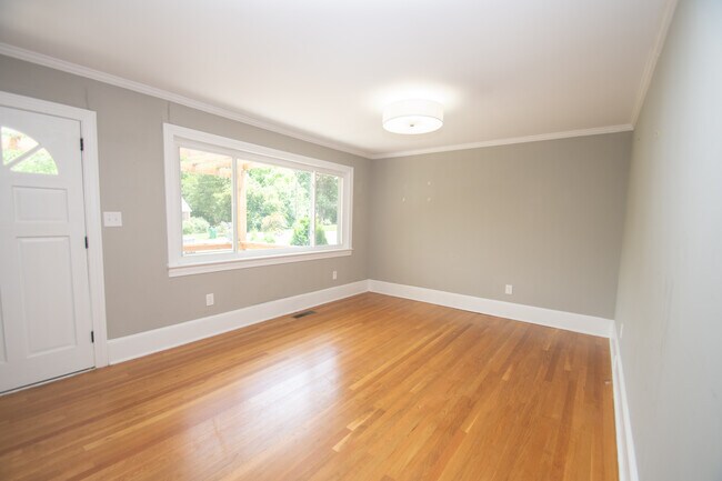 Foto del edificio - 2125 Thurmond Pl