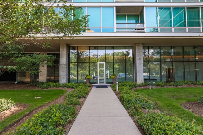 Building Photo - 9715 Woods Dr