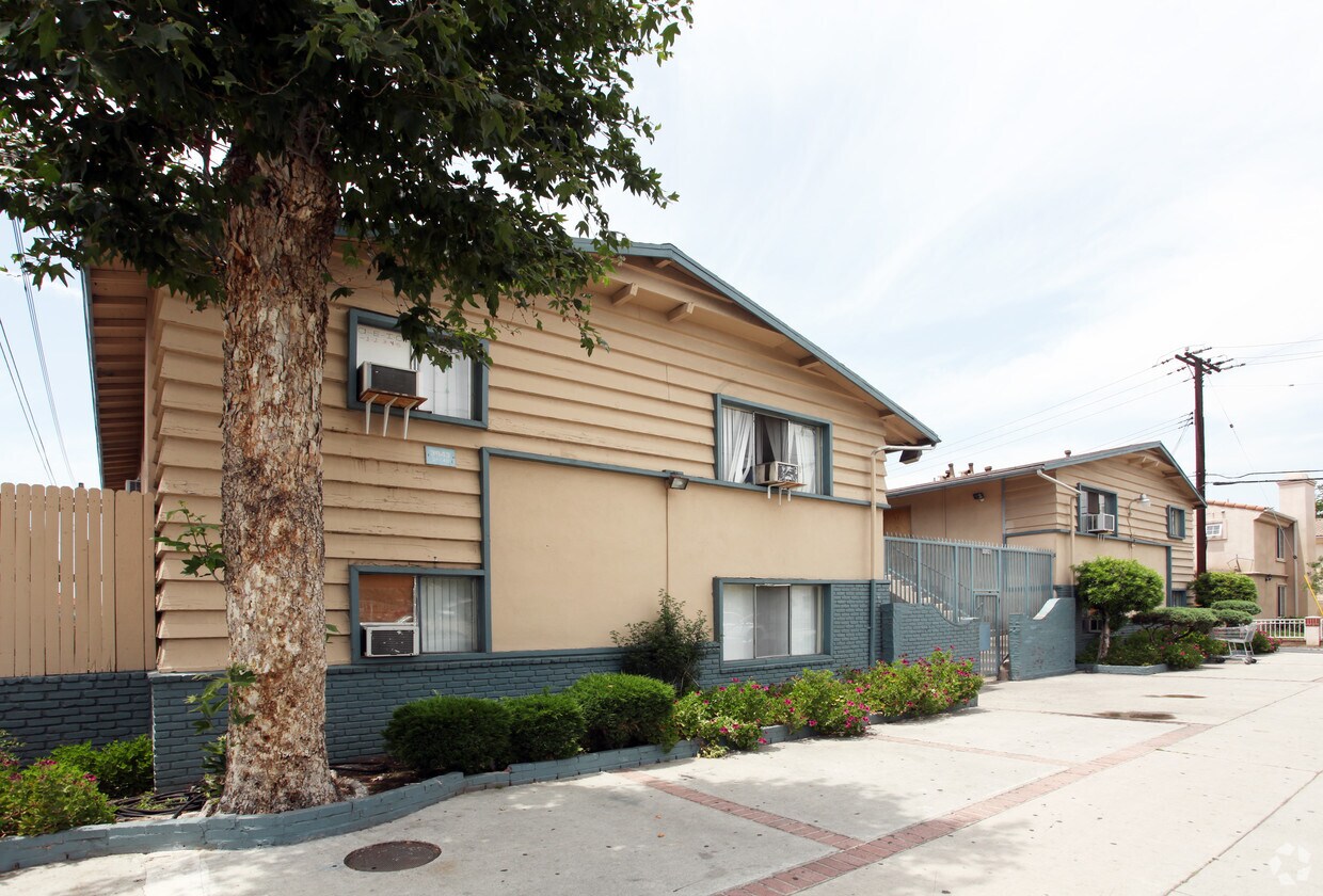 Building Photo - Tropicana Apartments