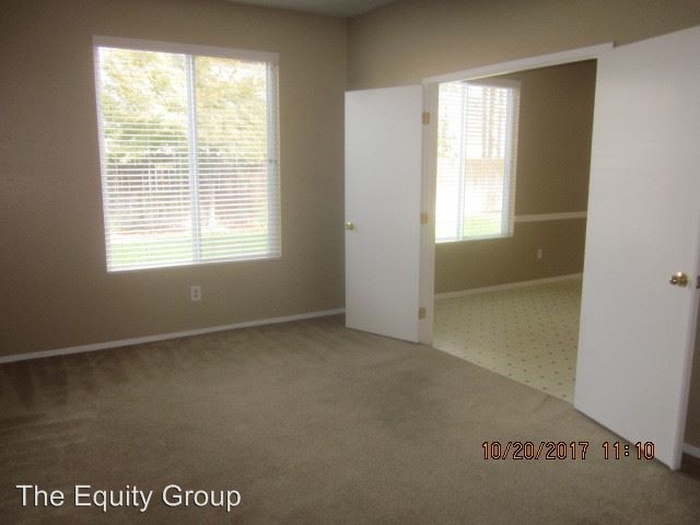 Building Photo - 900 W Packwood Ct