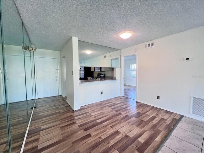 Foto del edificio - 3233 Candle Ridge Dr