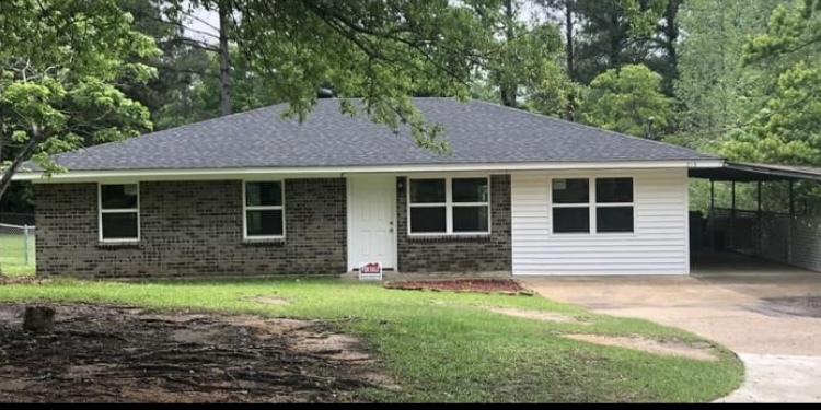 Primary Photo - 213 Forest Hill Rd