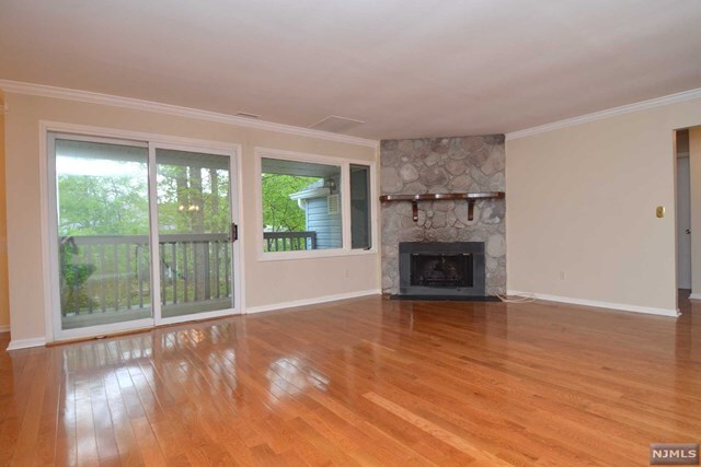 Building Photo - 126 Vreeland Ct