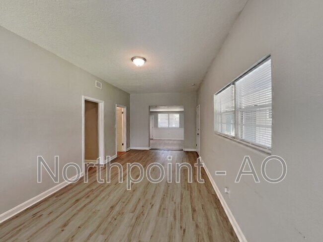 Foto del edificio - 5039 Lexington Ave