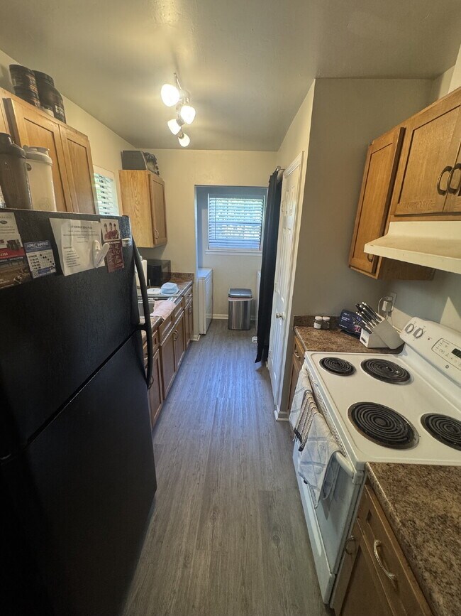Building Photo - Cozy 2 bedroom 2 bathroom house near campus
