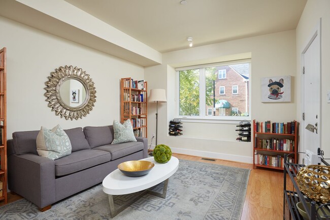 Foto del edificio - Pet Friendly Two bedroom in Brookland!