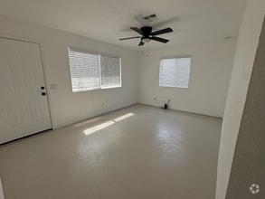 Building Photo - 658 S Grand