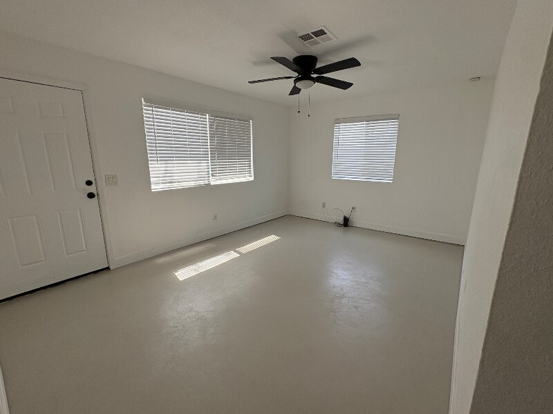 Primary Photo - 658 S Grand