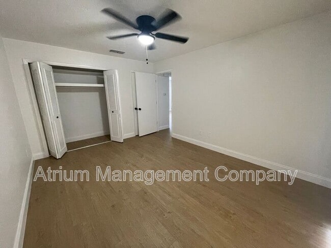 Foto del edificio - 2220 NW 55th Blvd