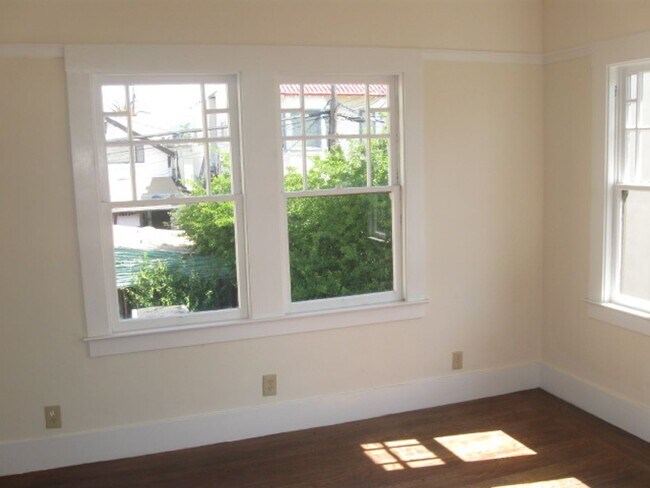 Building Photo - Spacious 1 bedroom apartment, located in t...