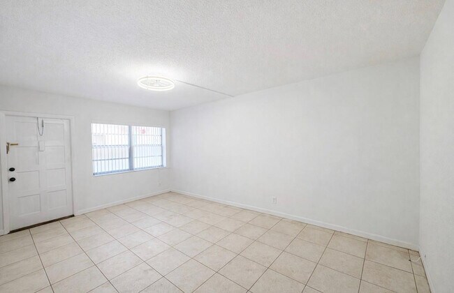 Foto del edificio - 1855 Plunkett St