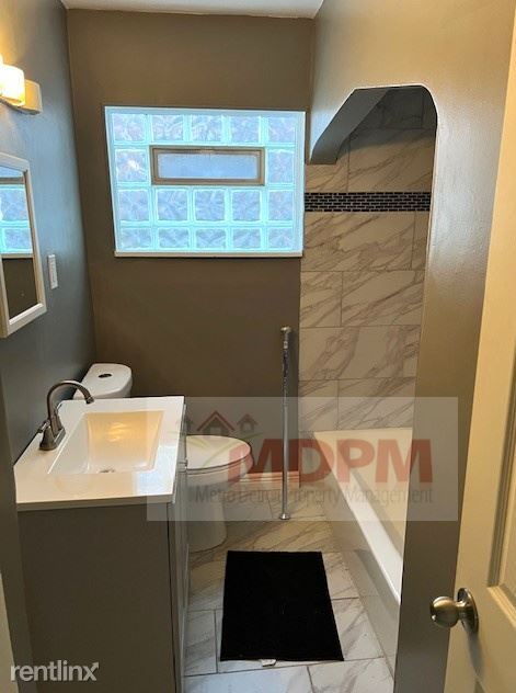 Foto del edificio - 3 br, 1 bath House - 11705 Ward St