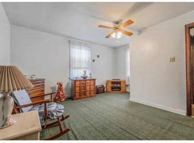 Foto del edificio - 308 W 6th Ave