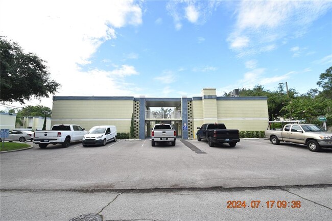 Building Photo - 1301 S Howard Ave