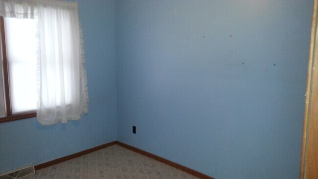 Building Photo - 505 Oakview Ave