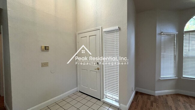 Foto del edificio - Spacious 5bd/3ba Home Citrus Heights with ...