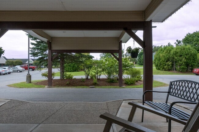 Building Photo - 1 bed, 1 bath independent senior living (55+ years of age) heat, hot water, & electricity include...