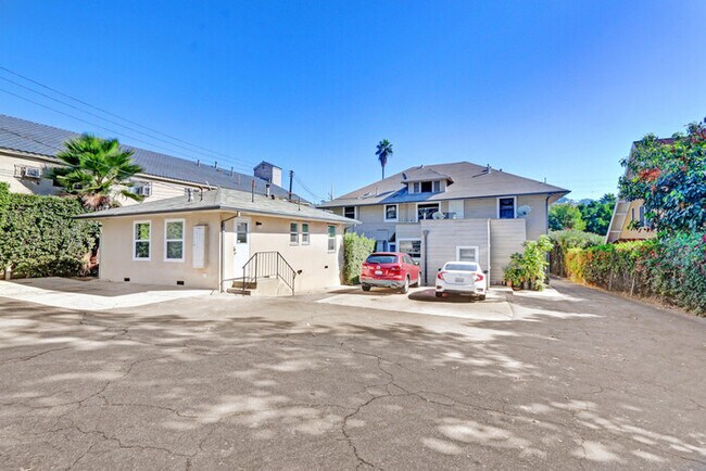 Building Photo - 4559 N Figueroa St