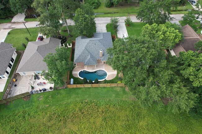 Building Photo - 810 Springwood Dr