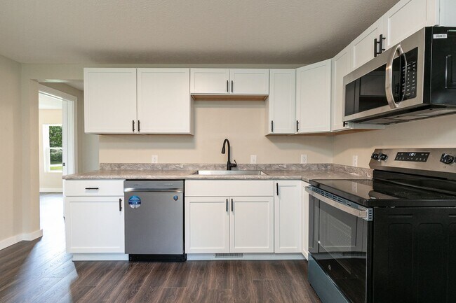 Building Photo - REMODELED 2 Bedroom | 2 Bathroom HOME -- 1...