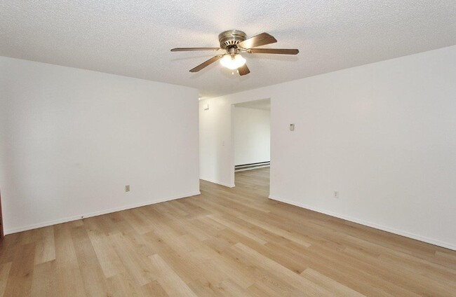 Foto del edificio - Single-Level Home on Corner Lot