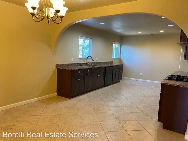 Foto del edificio - 3 br, 2 bath House - 18264 Grandville Ave.