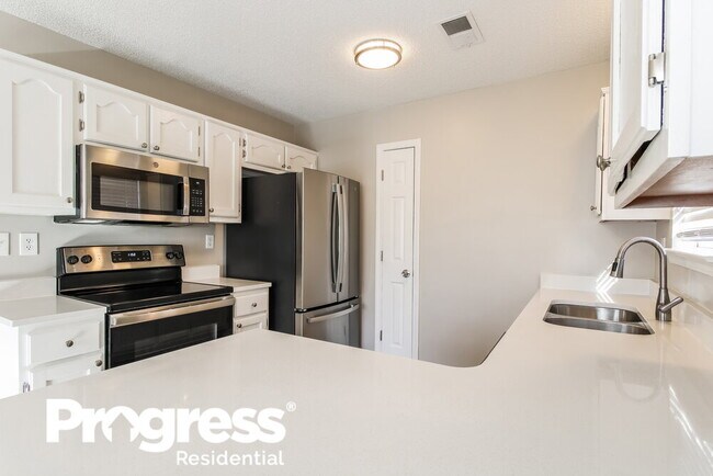 Building Photo - 7895 Sandywood Ln