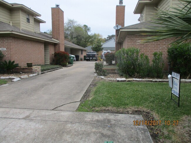 Foto del edificio - 10826 Sugar Hill Dr