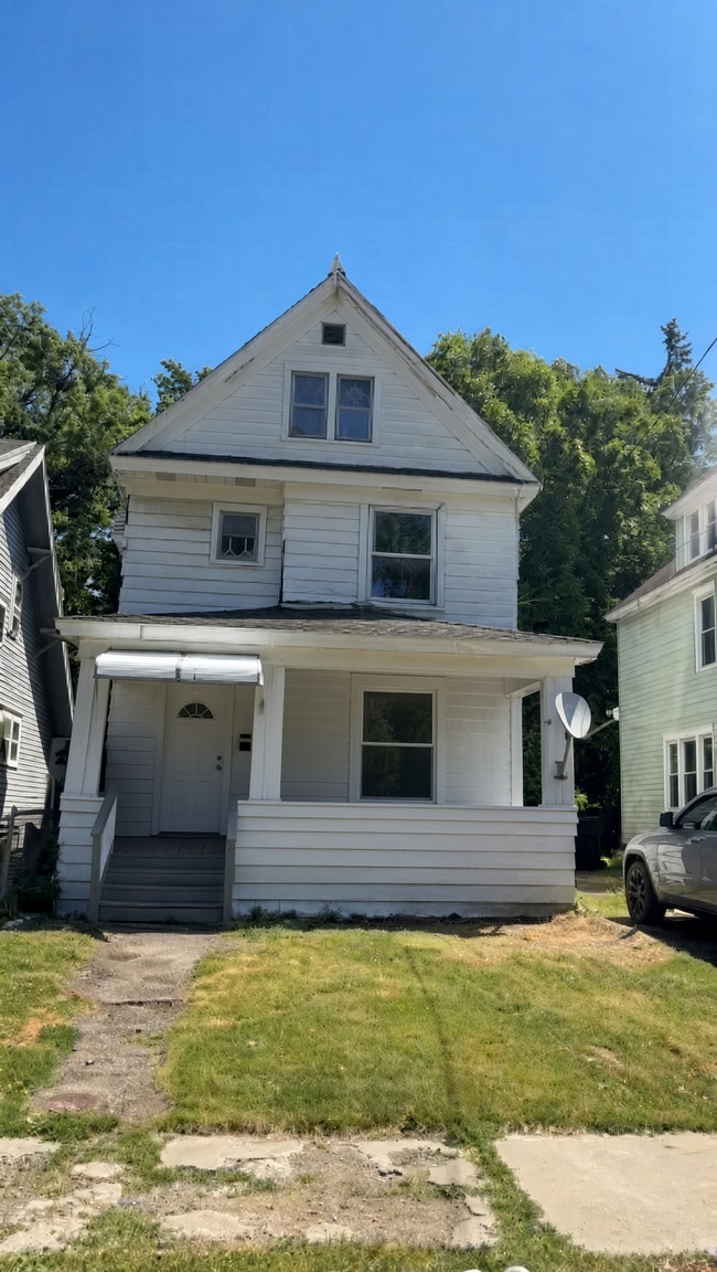 Building Photo - 605 Valley Dr