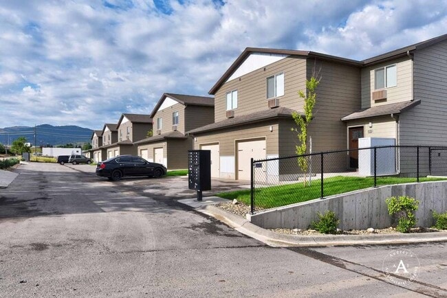 Building Photo - 2052 Gold Ave