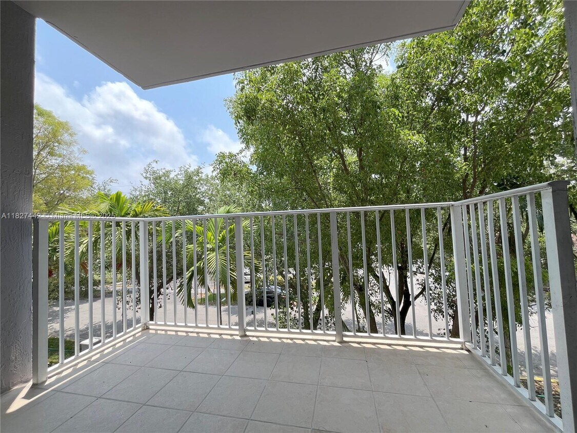 Foto principal - 2415 NW 16th St Rd