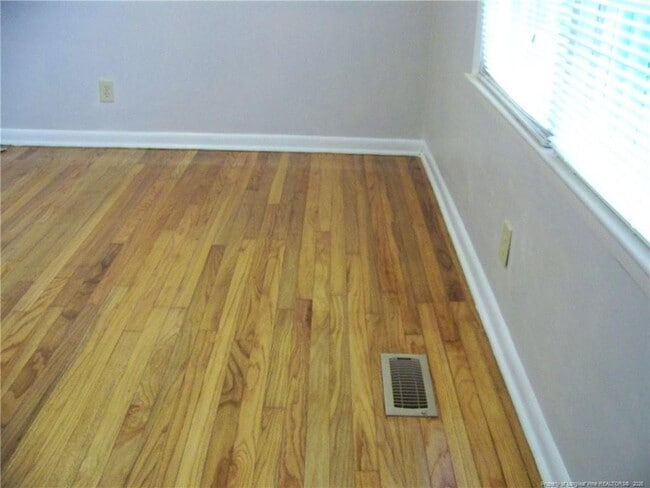 Building Photo - 320 Bandera Dr