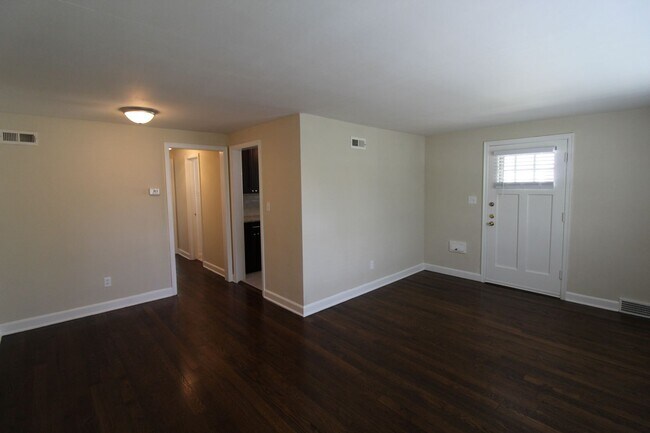 Foto del edificio - Fully Renovated 1 Bedroom 1 Bath in North ...