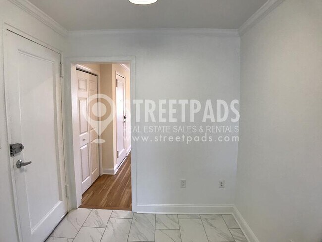 Building Photo - 1 bedroom in Brookline MA 02446